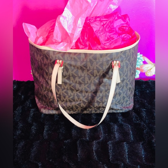 Michael Kors Jet Set Travel Tote Bag - Picture 5 of 16